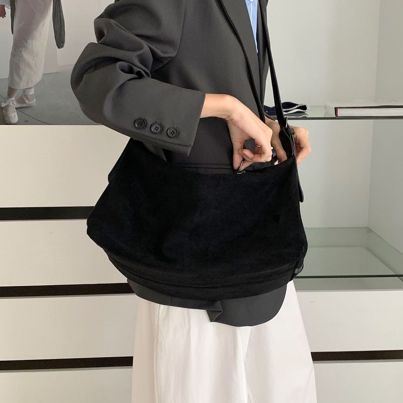 多果女包 磨砂绒面拉链饺子包女2025新款秋冬日常通勤早八斜挎包|undefined
