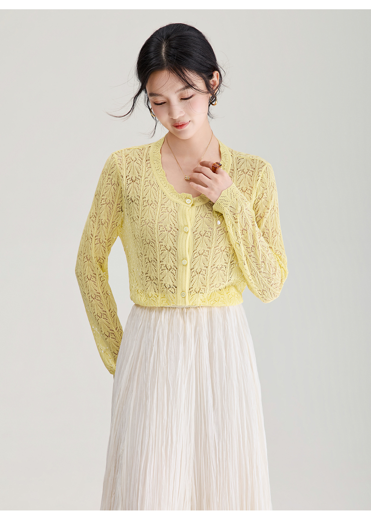 Áo cardigan cổ tròn họa tiết hoa móc nổi thiết kế mỏng nhẹ — màu trắng chi tiết 13