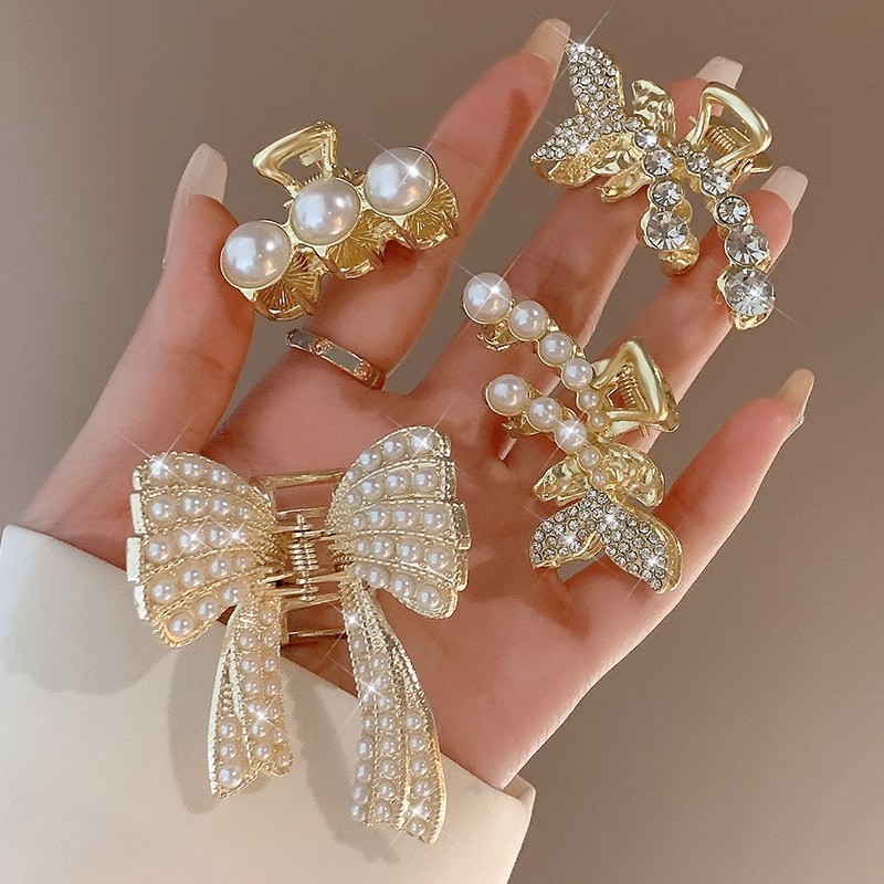 Pinza de metal, pequeña hembra, medio atado en el lado, pinza de pelo, temperamento, sentido de alto nivel, horquilla de nicho, pinza de pelo rota simple, accesorios para el cabello