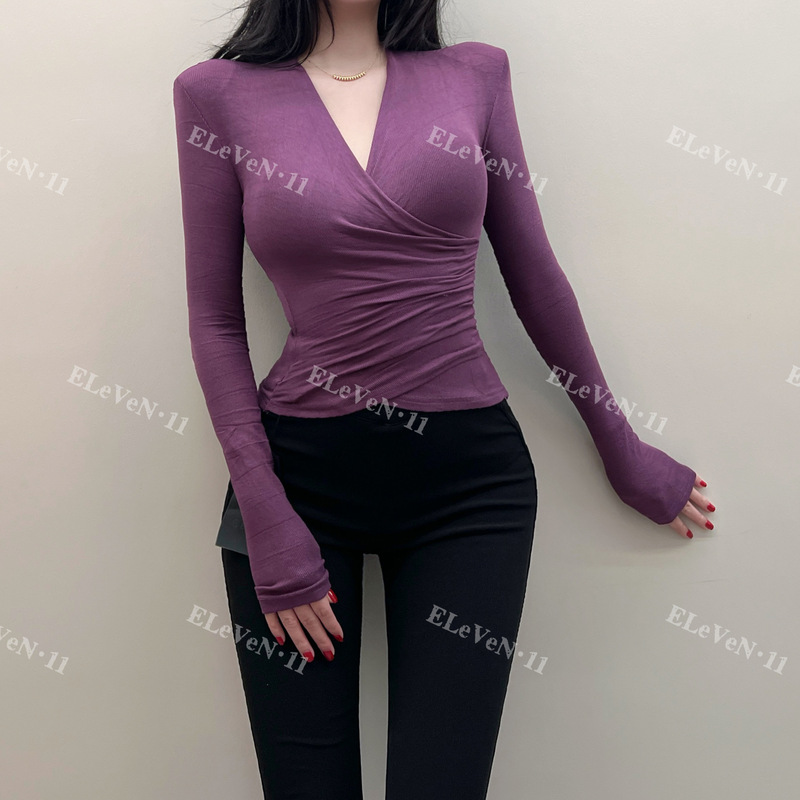 Korean drama little sister/temperament V-neck cross design long sleeve T-shirt women's autumn and winter interior slim slim base shirt ins Korean drama little sister/temperament V-neck cross design long sleeve T-shirt women's autumn and winter interior slim slim base shirt ins