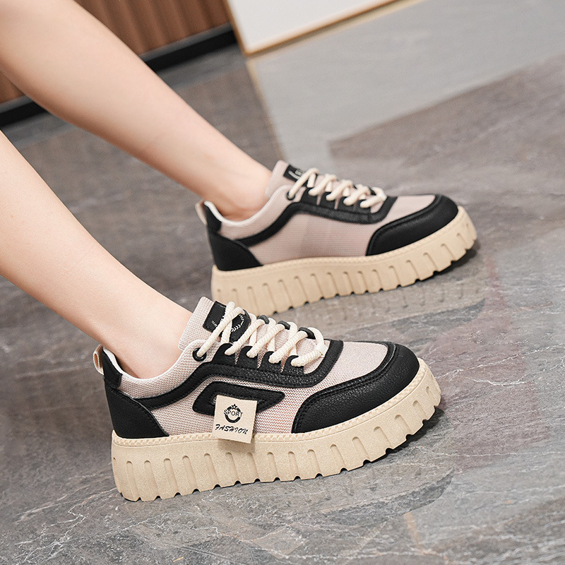 2025 zapatos de mujer de verano nuevos zapatos de red huecos transpirables para mujer, zapatos blancos de suela gruesa de todo fósforo de estilo coreano, zapatillas deportivas y de ocio
