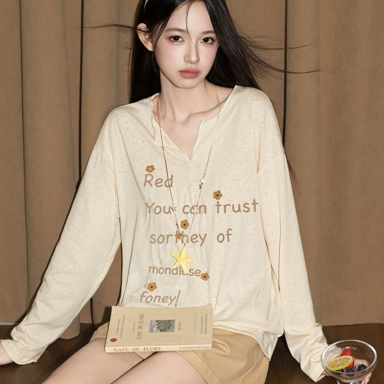 Korean-Style Lightweight Sun-Protective Cover-Up for Women, New Summer Style with Letter Print, Loose V-Neck Versatile Long-Sleeve Stylish T-Shirt Top