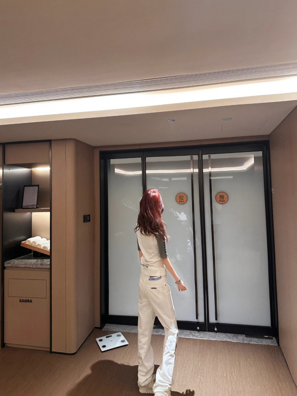 高版本~克罗伈牛仔裤女2025秋季皮面刺绣小众设计感窄版直筒裤女|undefined