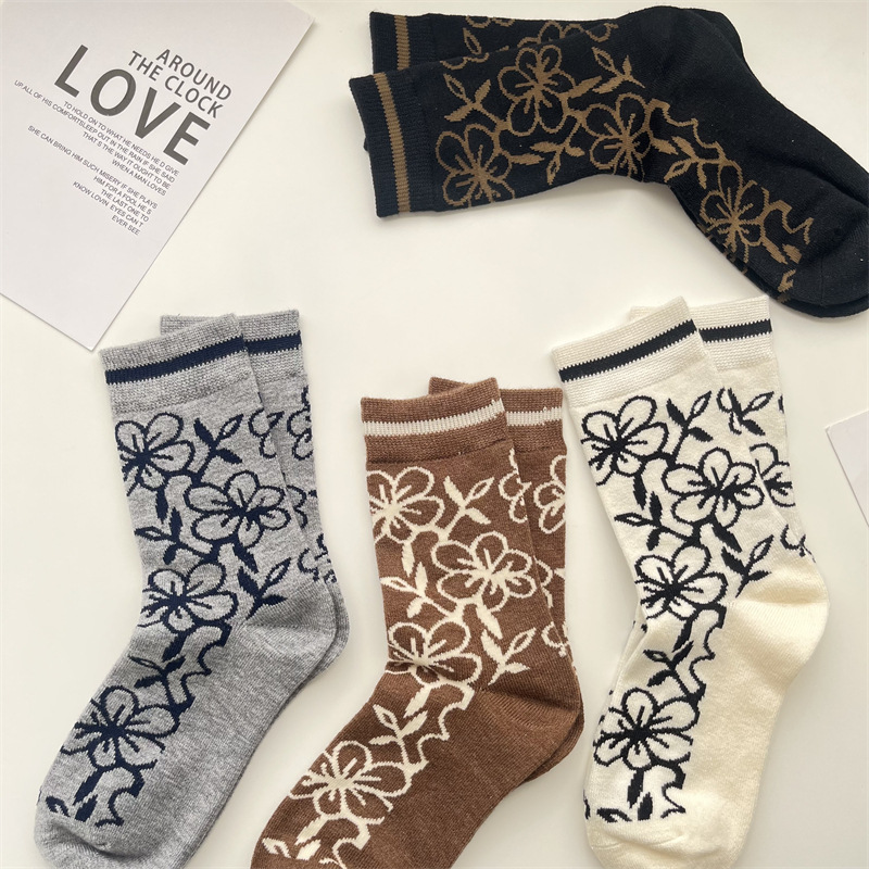 Women's Retro Flower Polyester Crew Socks A Pair display picture 2