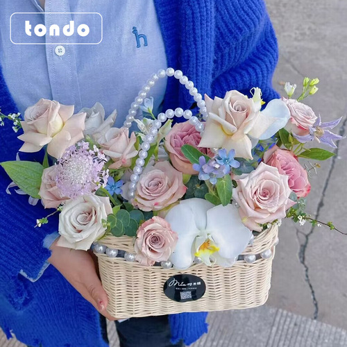 Chinese Valentine's Day portable pearl rattan flower basket, handmade diy creative waterproof small flower basket flower packaging material