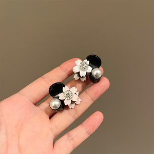 ����С�r�����ㄢ����l�A�¿�Сץ�A��߅�����^ǰ�~�l��Ů����