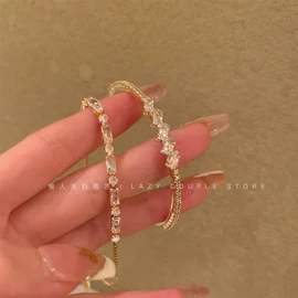 耳环;耳钉;项链