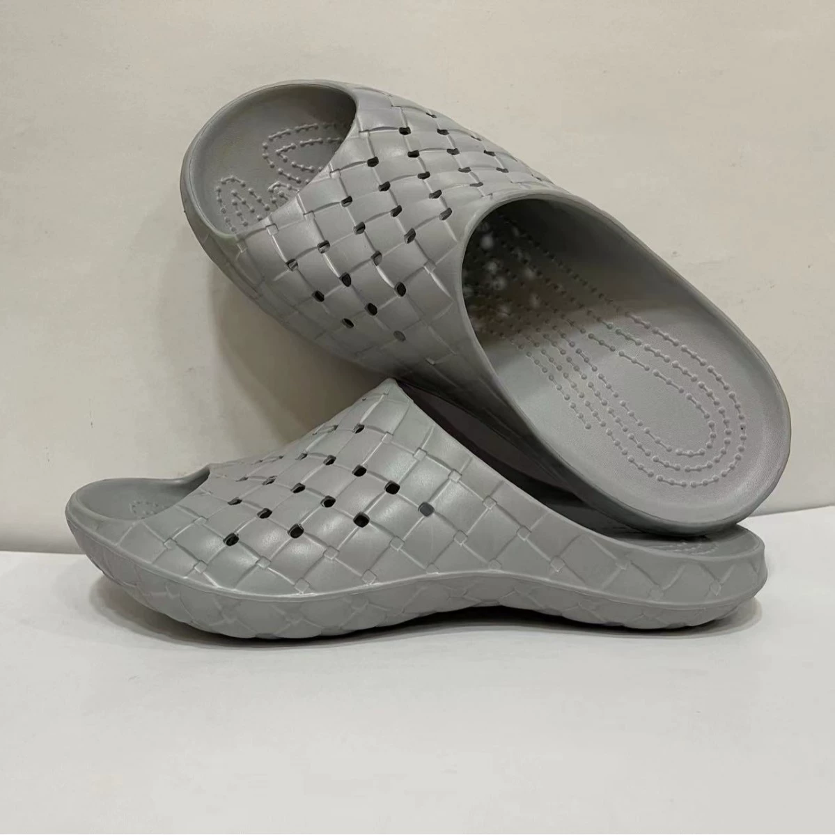 Тапочки имеют легкий внешний вид, роскошные домашние пары выходят на нескользящие и быстросохнящие новые тенденции