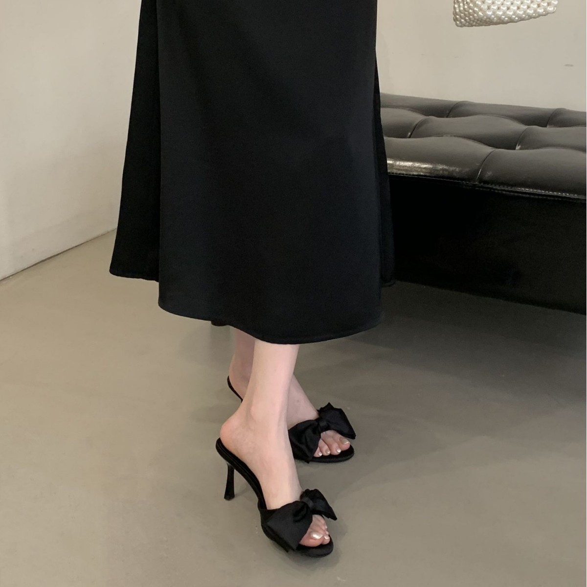 Ciabatte con tacco a spillo in raso e fiocco da donna_voghion.com