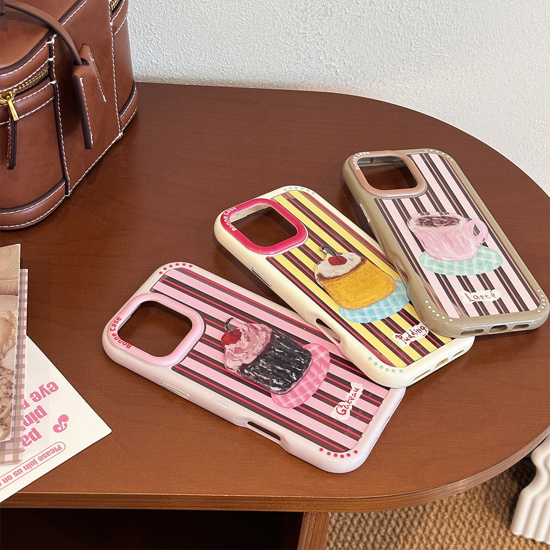 Funda de acrílico 3D con diseño de pastel para iPhone 16 Pro Max, también compatible con iPhone 15, 14 y 17.