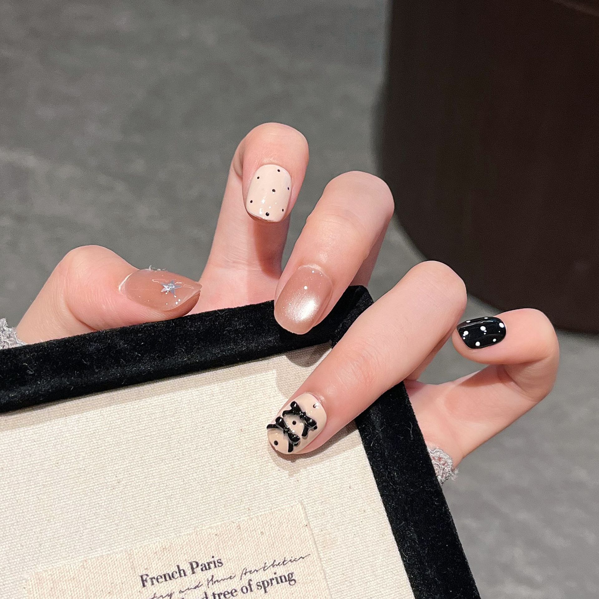 Uña hecha a mano pura, ojo de gato, uña pintada a mano, punto ondulado, uñas falsas cortas, parches de uñas lindos, productos terminados.