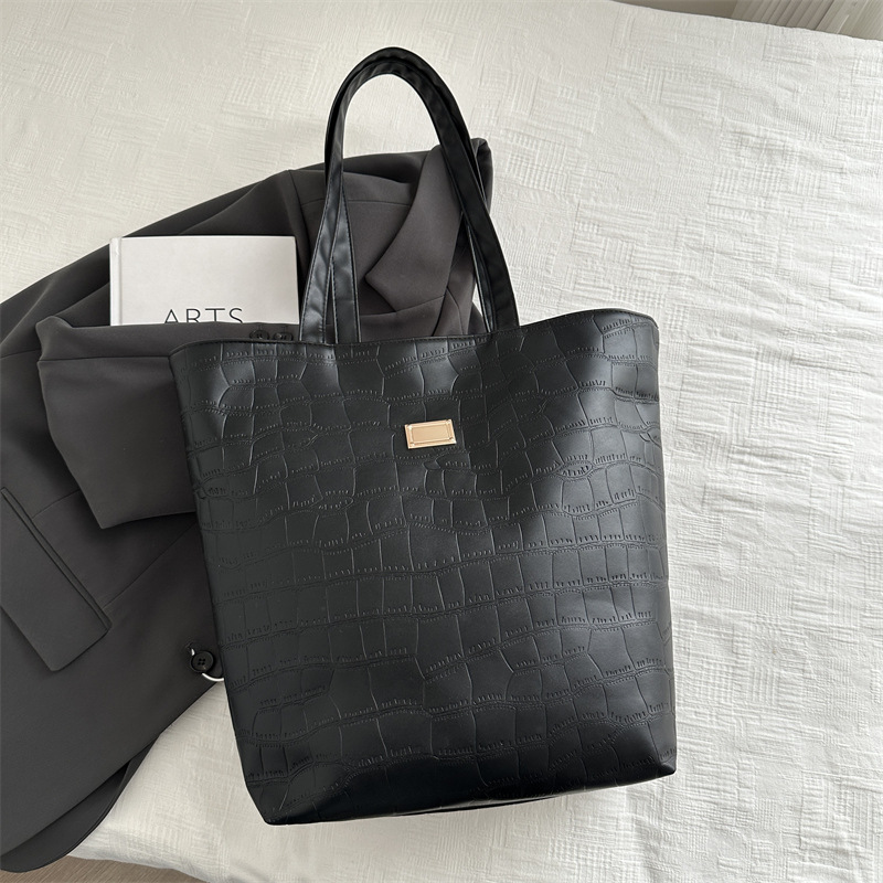 Bolsa retro 2025 nueva primavera y verano marea sensación de amplio sentido bolso de hombro para mujeres de gran capacidad de moda para viajar bolso para mujeres