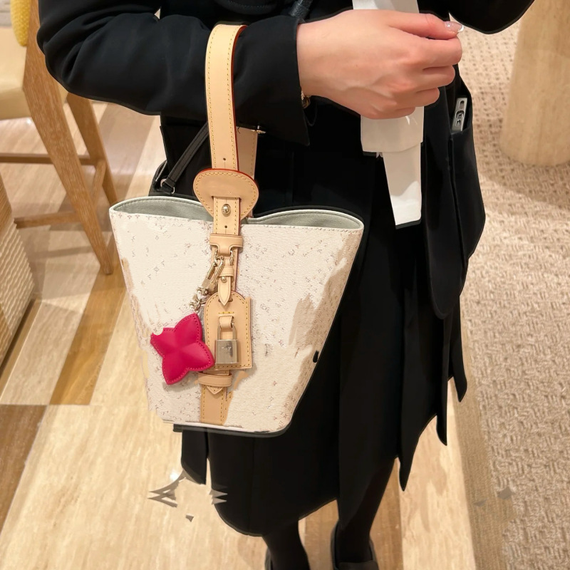 2025 新本革 bb デューンカラーバケットハイエンドトレンディなポータブル白 3 色の女性のバッグカジュアル多用途シングルショルダー斜め|undefined