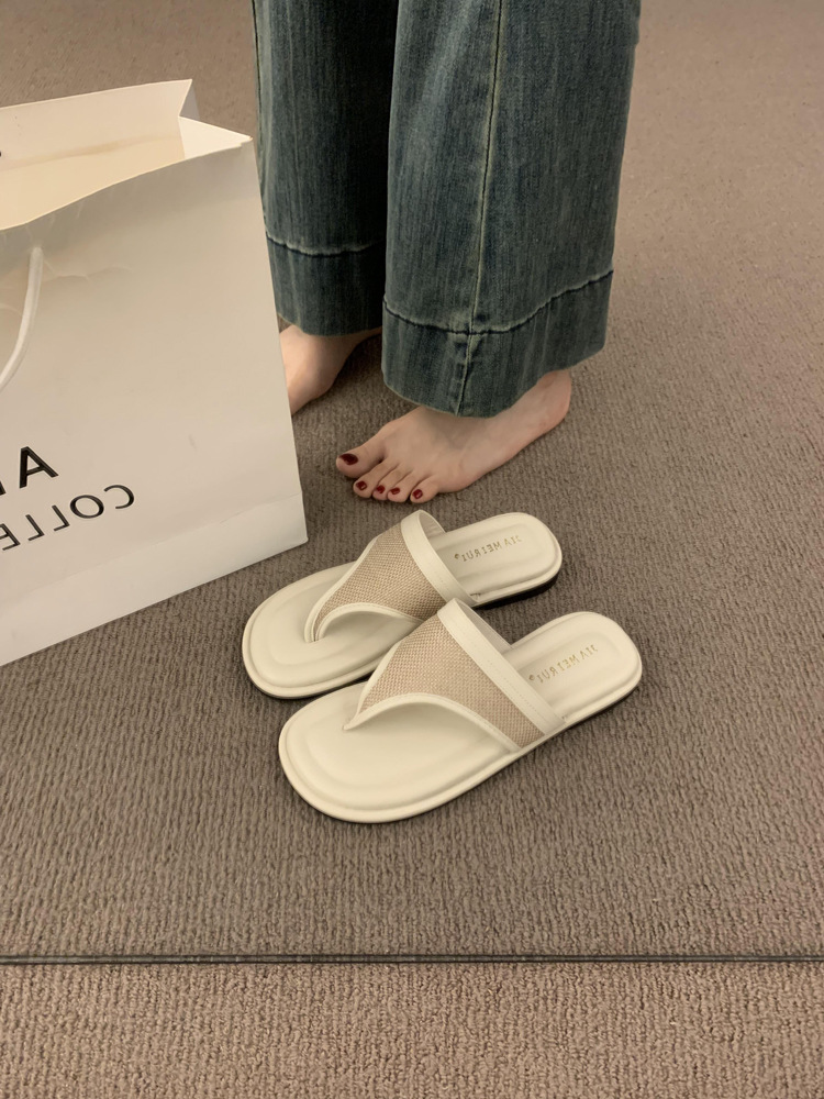 Sandalias y zapatillas chanclas planas negras estilo hada coreana para mujer en verano 2025 nuevos zapatos de playa casuales junto al mar