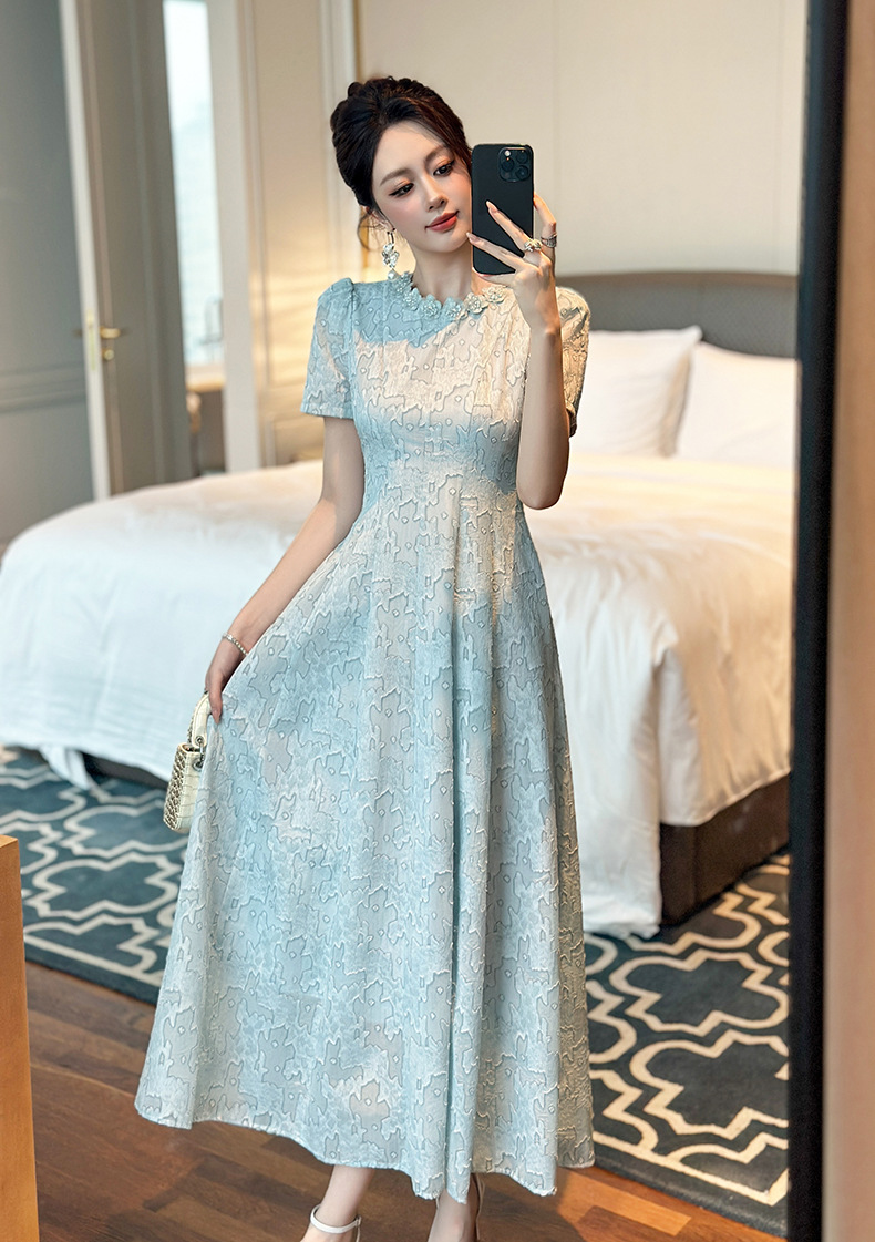 Váy maxi nữ thắt eo cổ tròn đính kim cương tay ngắn — trời xanh chi tiết 1