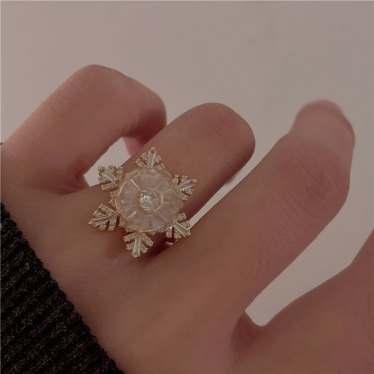Snowflake Ring Good Luck Comes Rotatable Light Luxury Crystal High-grade Exaggerated Minority Fashion Personalized Index Finger Ring Female display picture 3