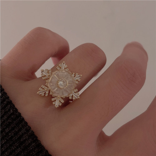Snowflake ring comes and goes, rotates, light luxury crystal, high-end, exaggerated, niche, fashionable and personalized index finger ring for women
