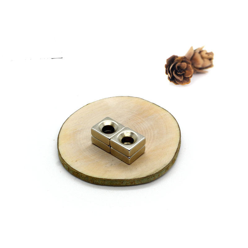 F10x10x5-4mm钕铁硼强力磁钢 正方形带孔强磁 镀镍吸铁石现货批发