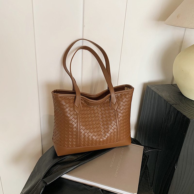 Bolsas de alta capacidad de transporte 2024 nuevas bolsas de mujer, bolsas de hombro casuales, bolsas populares