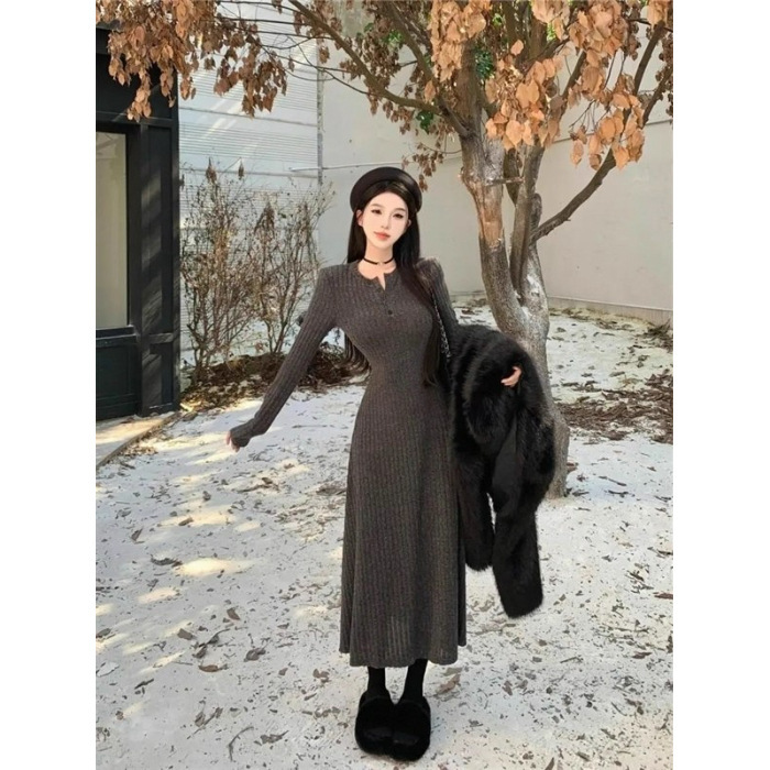 女洋气V领收腰修身针织打底裙纯色连衣裙中长裙法式气质针织春秋|undefined