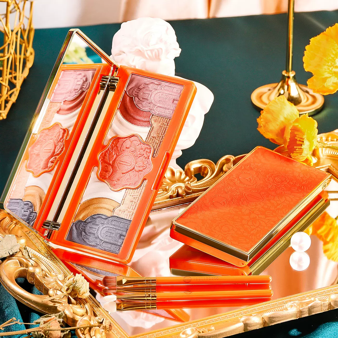 轻雾丝绒九色眼影盘哑光裸妆腮红修容细腻不飞粉美妆化妝刷国潮风