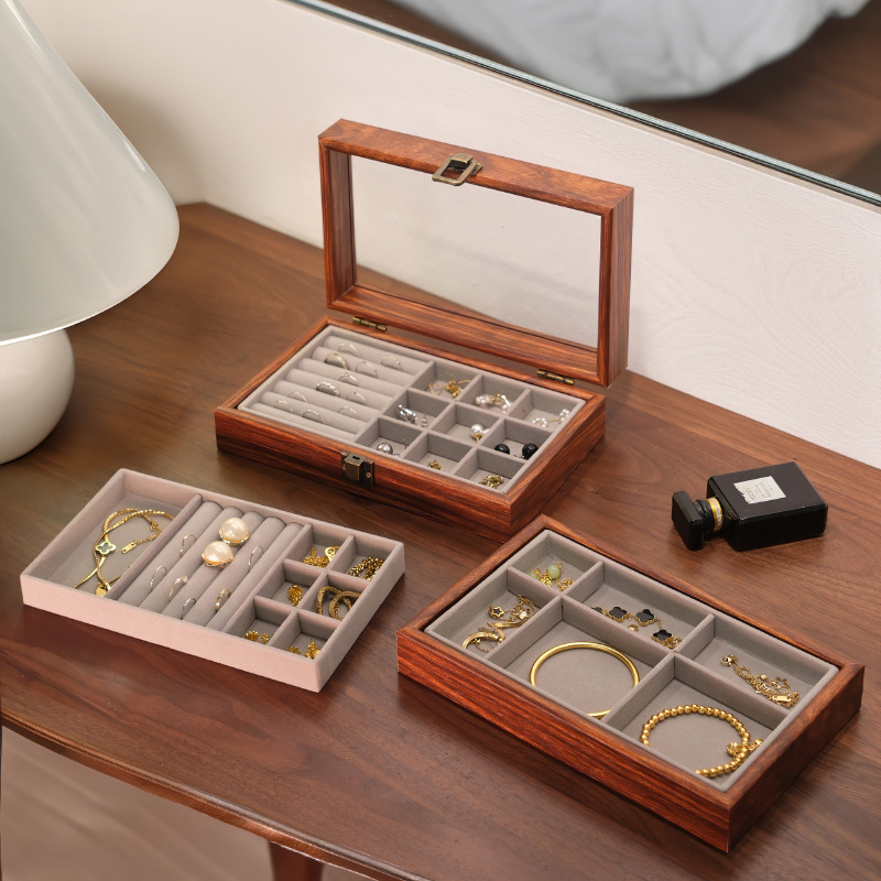 Joyero de almacenamiento de madera de alta calidad Pendientes decorativos de varios estilos Collar Joyería Pantalla Caja de joyería Caja de anillo