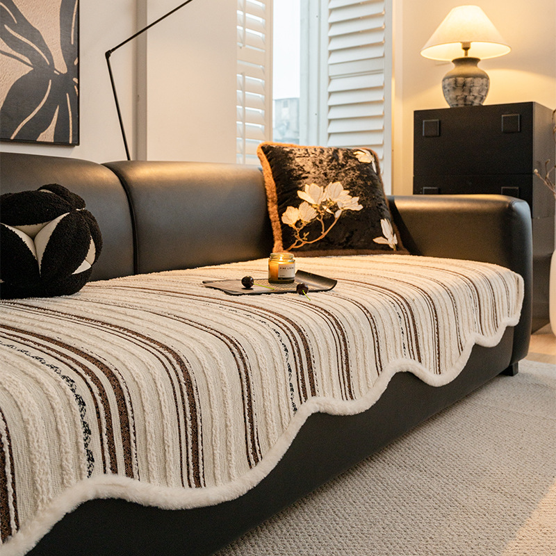 Sofá de alta sensación cojín de otoño y invierno 2025 nuevo tipo de línea recta de una sola pieza antideslizante cojín de forma especial cuatro estaciones tela universal