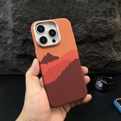 新しいShanxinghe Caveテクスチャ磁気電話ケースは、Apple電話ケース16promax15レザーテクスチャ雪山に適しています