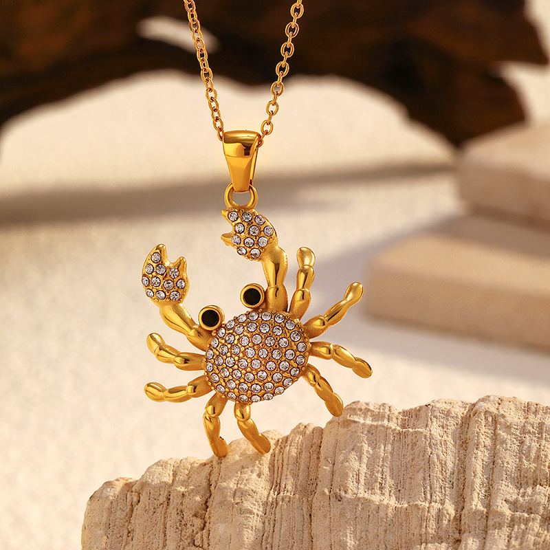 Europe and the United States new ins style Amazon hot fashion beach personality diamond crab women's 18k pendant necklace