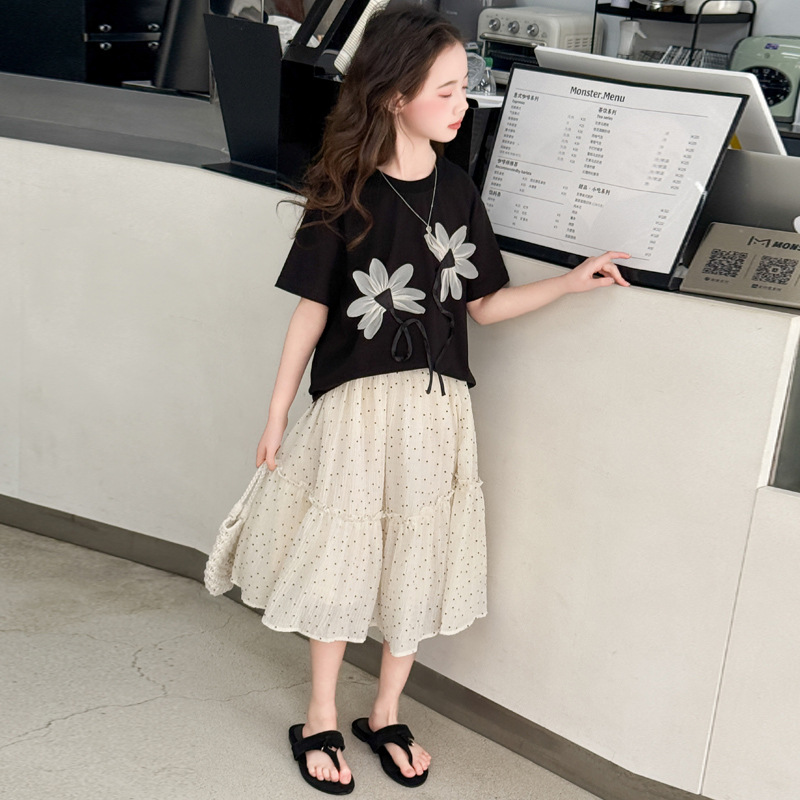 Girls' overskirt suit 2025 summer new big children's Korean style three-dimensional flower short sleeve wave dot skirt fashion