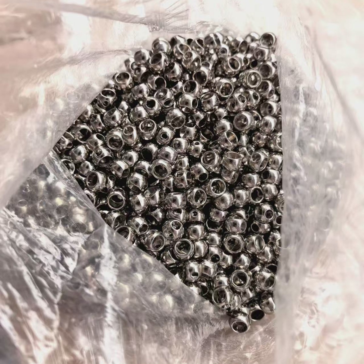 锌合金4孔珠 无合模线 无批锋