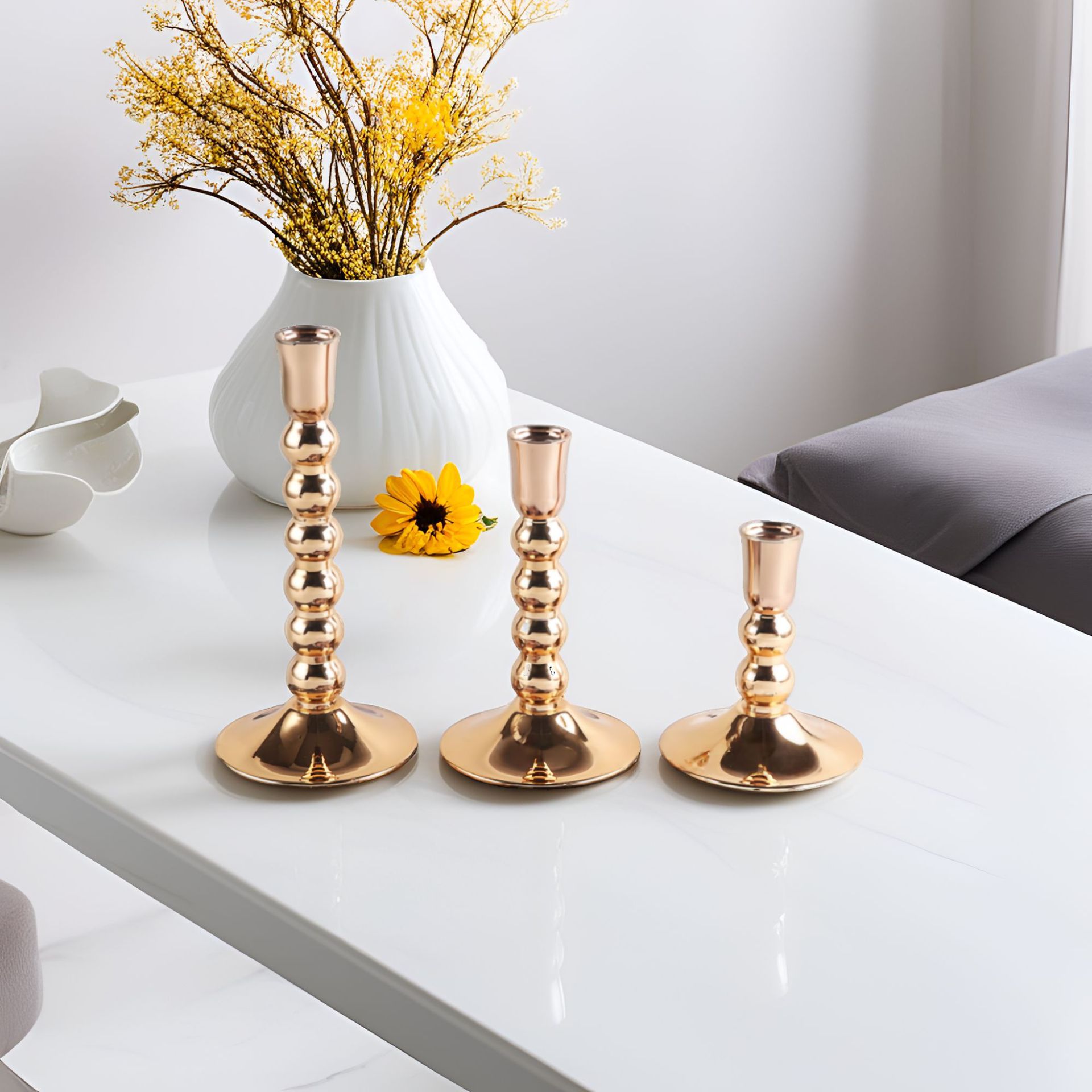 Nuevo candelabro de cuentas redondas chapadas en oro francés transfronterizo, decoración de metal de hierro forjado de lujo ligero, candelabro europeo de boda