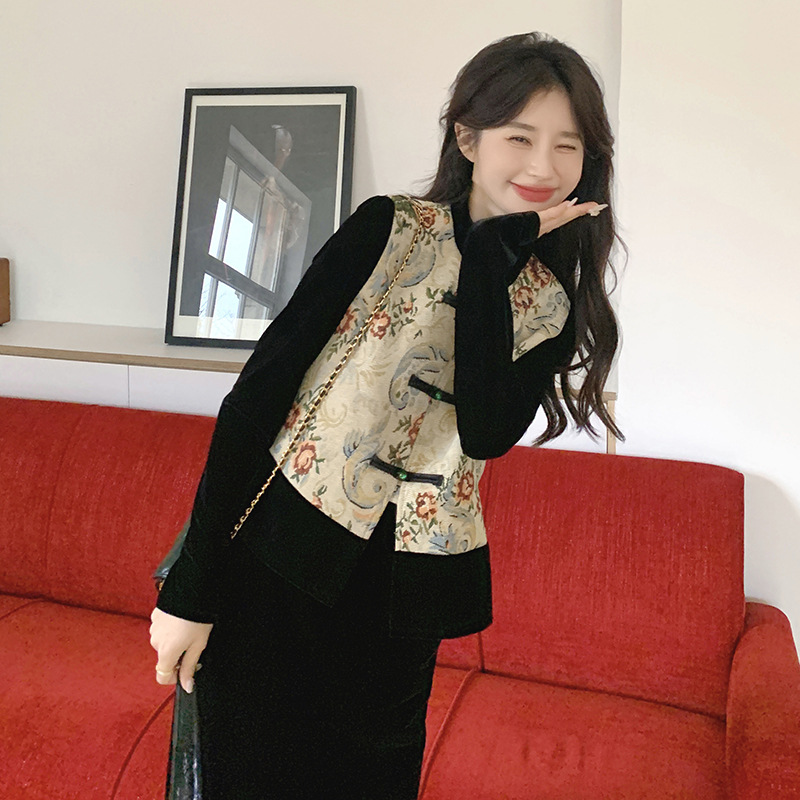 도매 새로운 중국 스타일 세트 스커트 2024 가을 인기있는 아름다운 작은 향기로운 바람 플레이트 버클 조끼 벨벳 원피스 여성