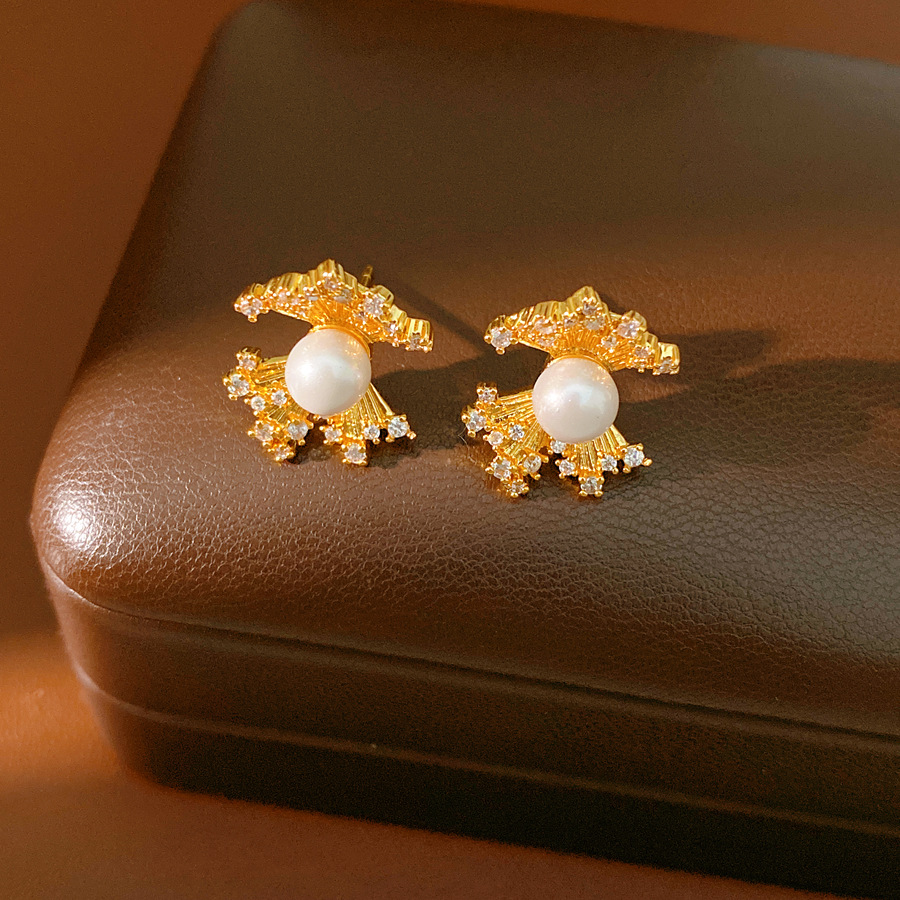Aguja de plata Zircon ventilador de encaje perla temperamento simple pendientes de perla diarios aretes de lujo ligero de alto nivel sensación de perlas para mujeres