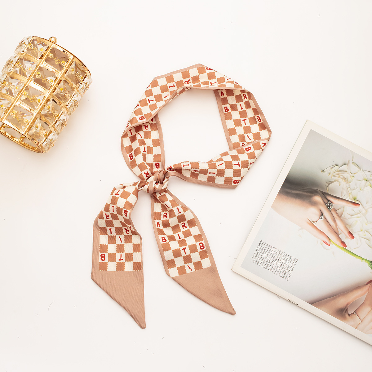 【체크무늬 시리즈●카키색 글자] 실크 스카프 1개