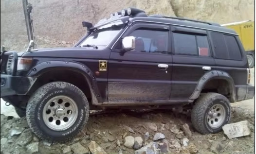 Suitable for Mitsubishi Pajero V31 Black King Kong widened fender flares ABS off-road modified mudguard 4X4 widened fender flares