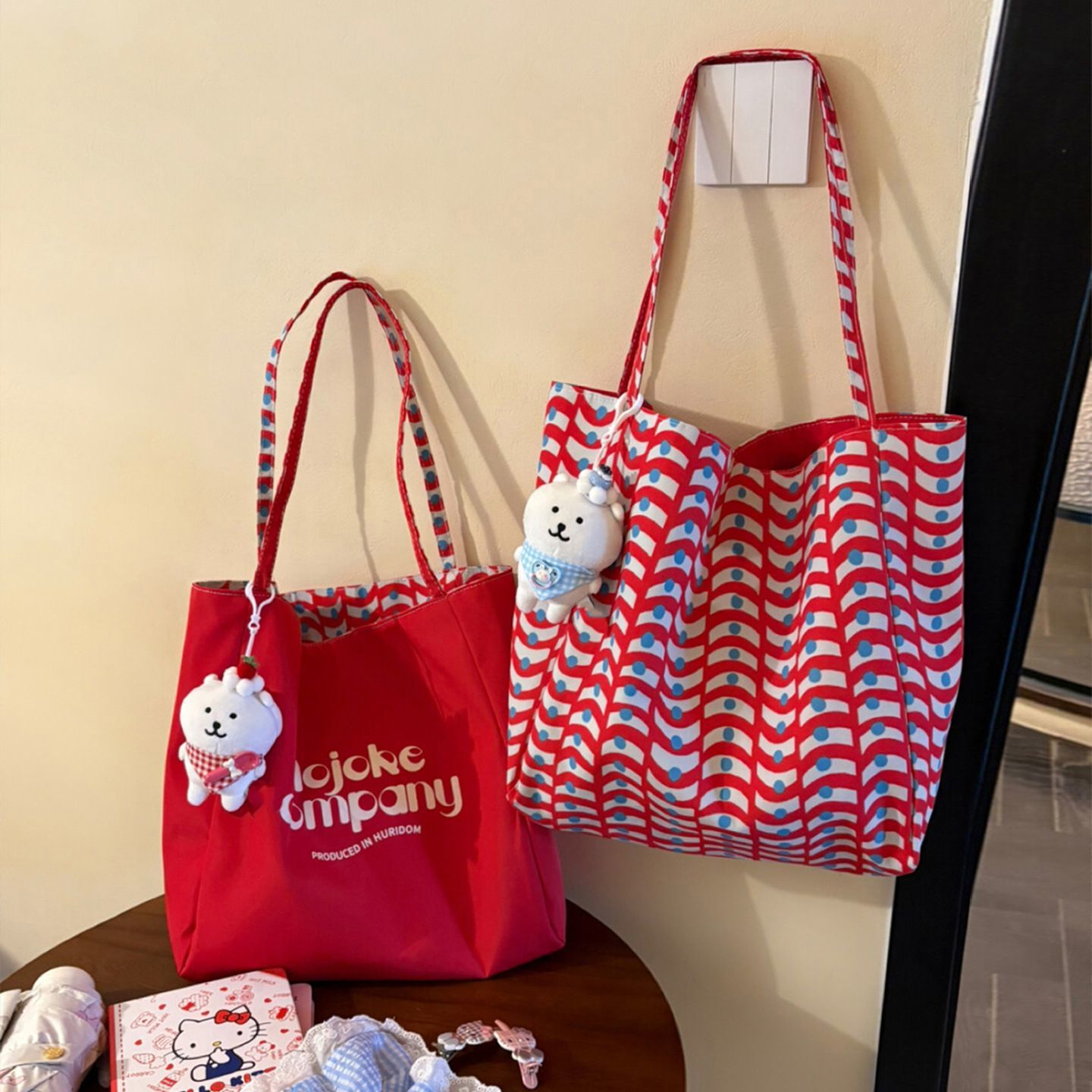 Red capacious shopping bag for leisure