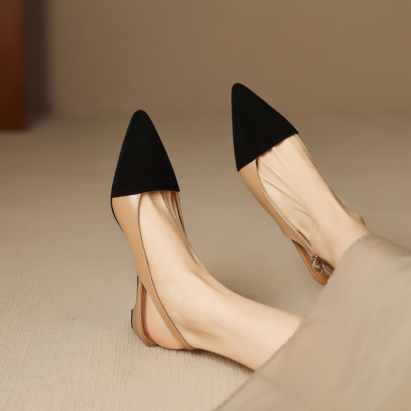 Sandal nữ gót thấp 2,5 cm mũi kín quai hậu phong cách tiểu hương — đen