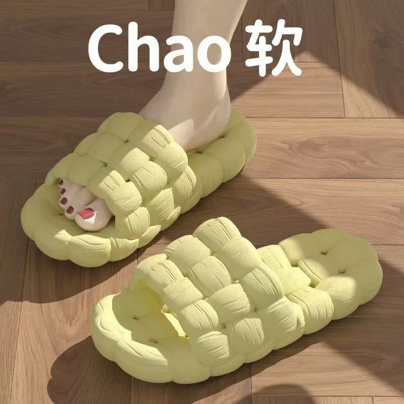 Домашние тапочки для женщин, новинка 2024, стильные домашние тапочки для ванной, нескользящие мягкие подошвы с вырезами, мужские тапочки для отелей