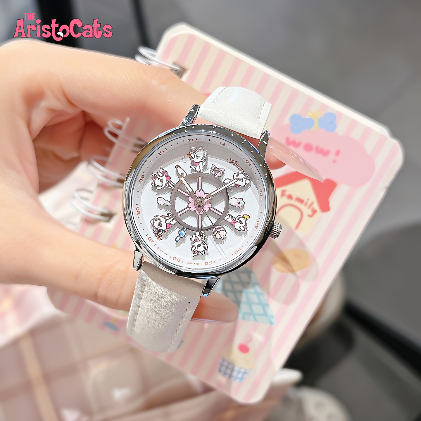 Часы Disney Marie Cat Carousel Watch — высококачественные часы для девочек, подходящие для учениц средних и старших классов, нужно только посмотреть время — отличный подарок для детей и девочек.