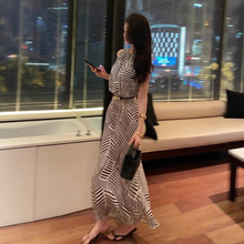 现货 2025夏季法式上流社会气质小众不撞款收腰黑白斑马纹连衣裙