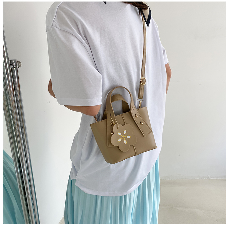 Fashion Solid Color Flower Shoulder Bag Wholesale display picture 9