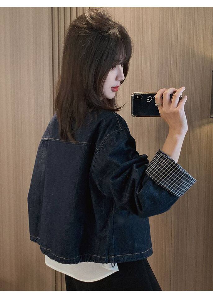 Áo khoác denim nữ dáng rộng cổ tròn tay dài viền cuộn họa tiết kẻ caro — Áo tay dài kẻ sọc xanh chi tiết 7