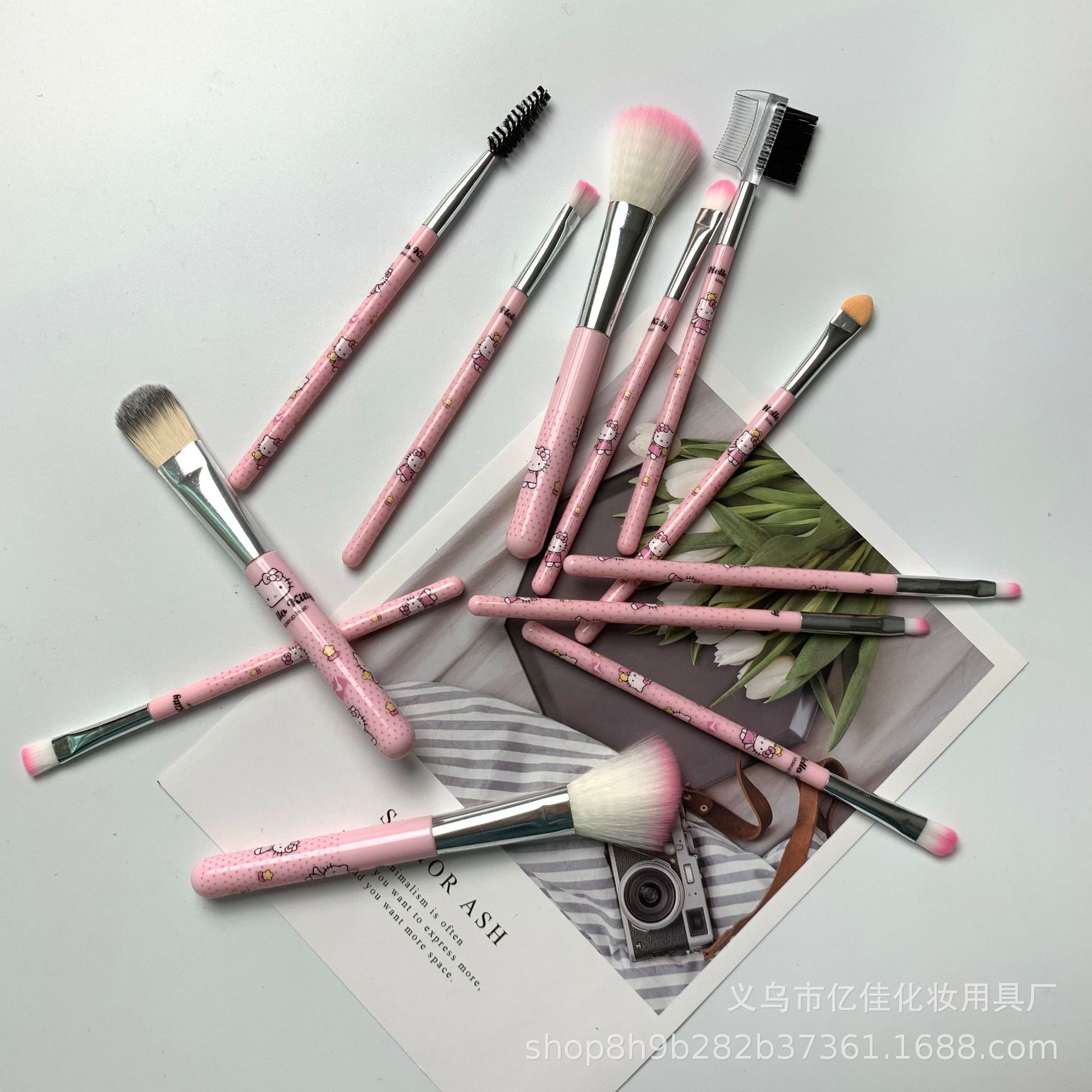 KT gato dibujos animados set cepillo de maquillaje 12 piezas conjunto completo de cepillo de blush cepillo de base herramientas de maquillaje
