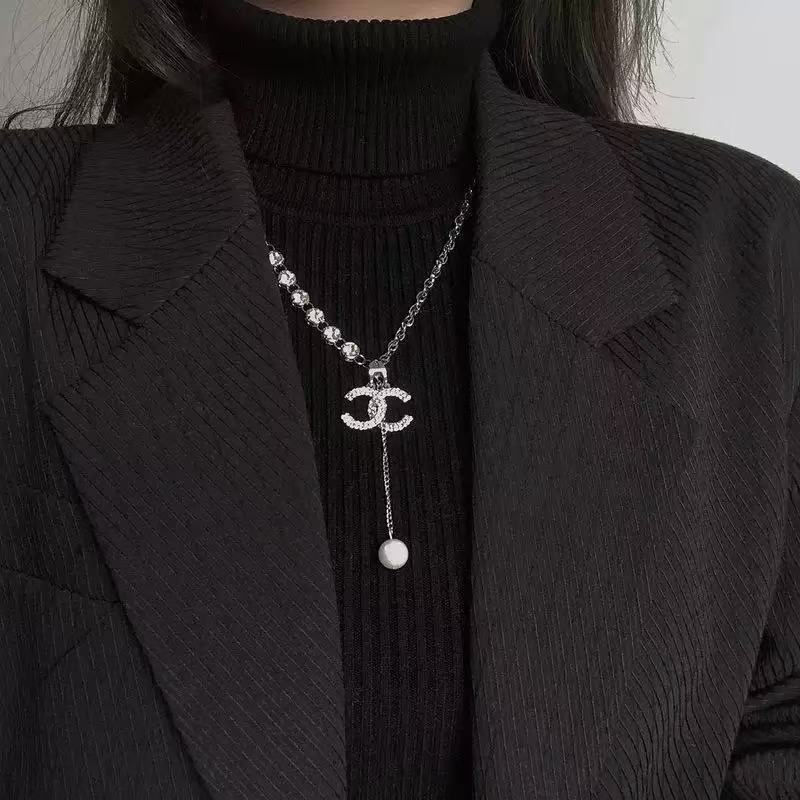 Collar minimalista metálico estilo nórdico