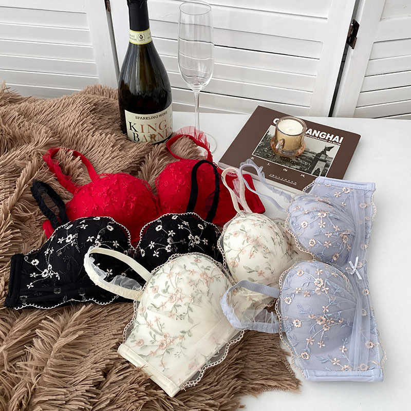 Japanese girl's small chest special lace push up Palm cup bra wedding red birth year sexy embroidered underwear