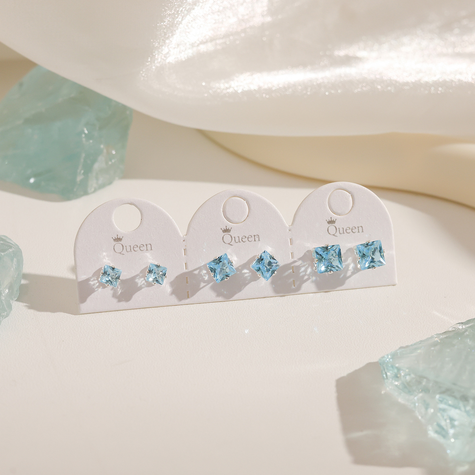 Juego de pendientes de aguja plateados, sencillos y compactos para mujer, pendientes geométricos en forma de corazón, bonitos, dulces y versátiles, venta al por mayor para puestos de mercado