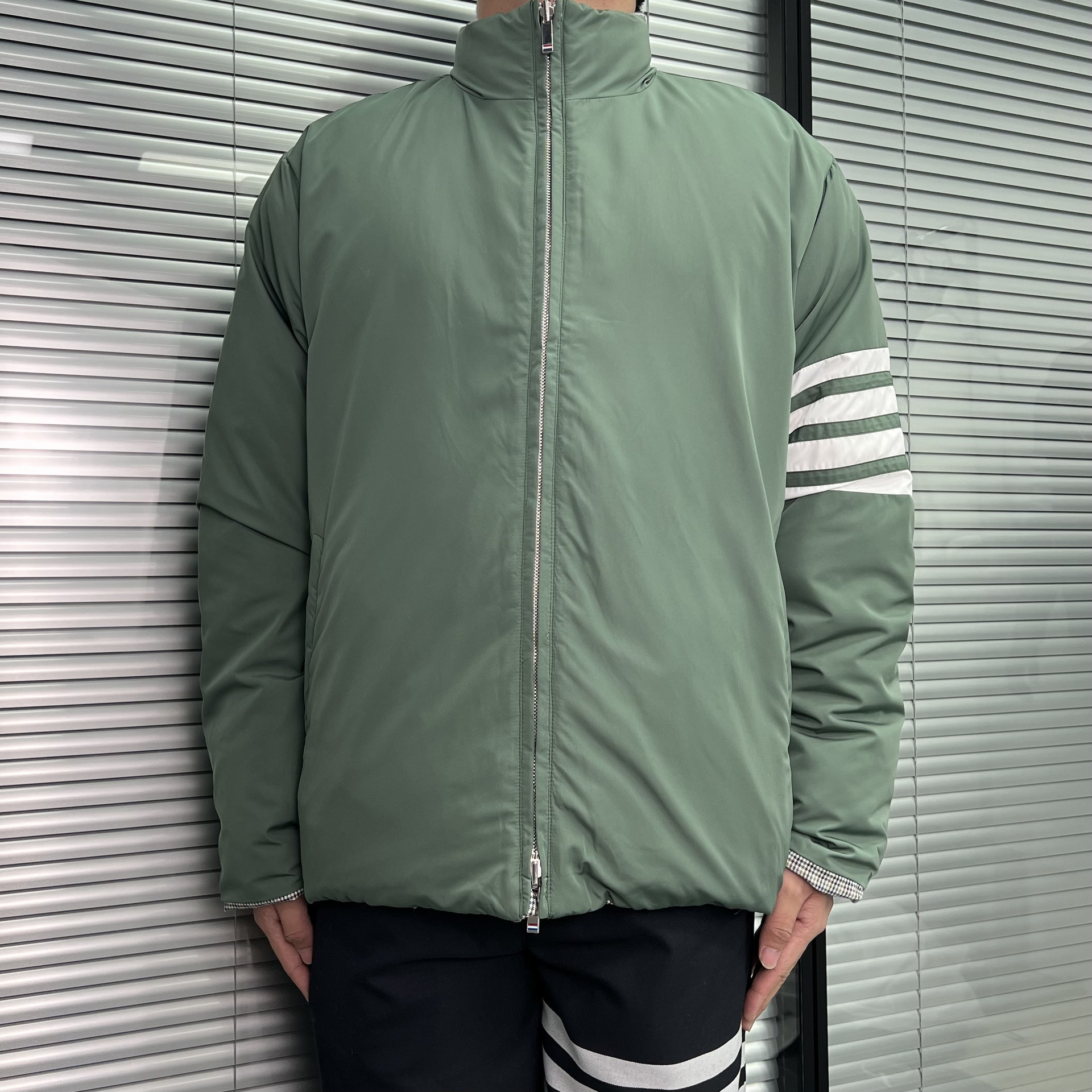 【】Factory Direct Sales High-Quality New Style Men's down Jacket with Four Stripes and Long Sleeves, Reversible