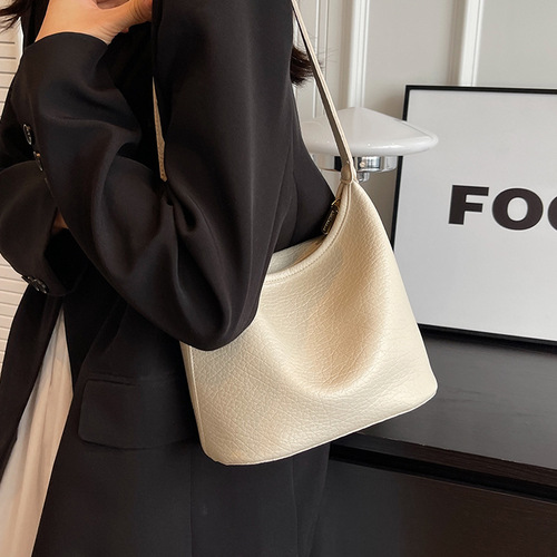 This year's popular women's large-capacity 2024 new simple and versatile shoulder and crossbody bag with quality cylindrical bag