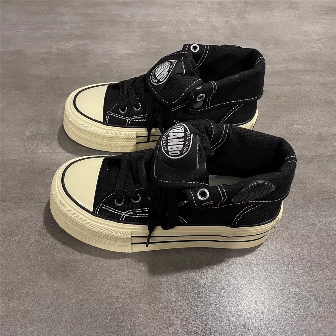 Высокие брусиные туфли с толстой подошвы женские 2025 новые весенние дикие студенты ретро увеличение нишевые туфли повседневного дизайна